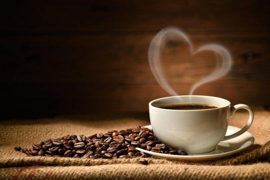 Single-origin and blended coffee beans side by side